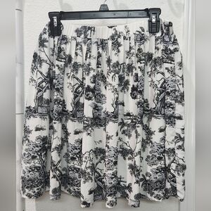 Banana Republic Black and White Pleated Skirt